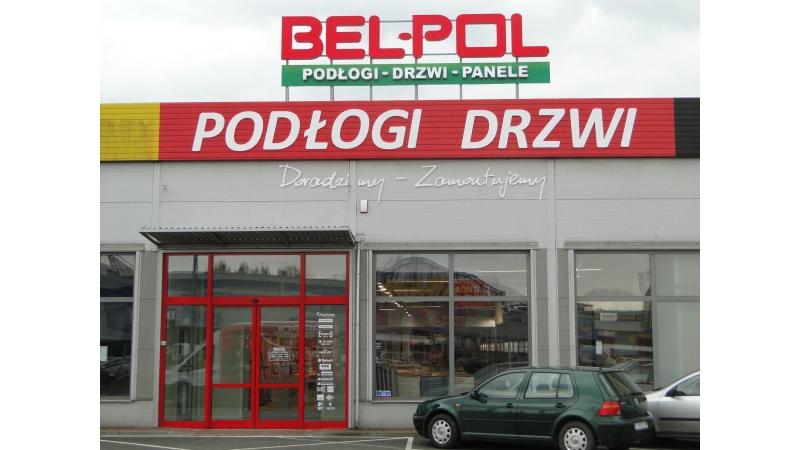 <span>ul. Schumana 11; ponad 350m2 i 80 drzwi na ekspozycji<