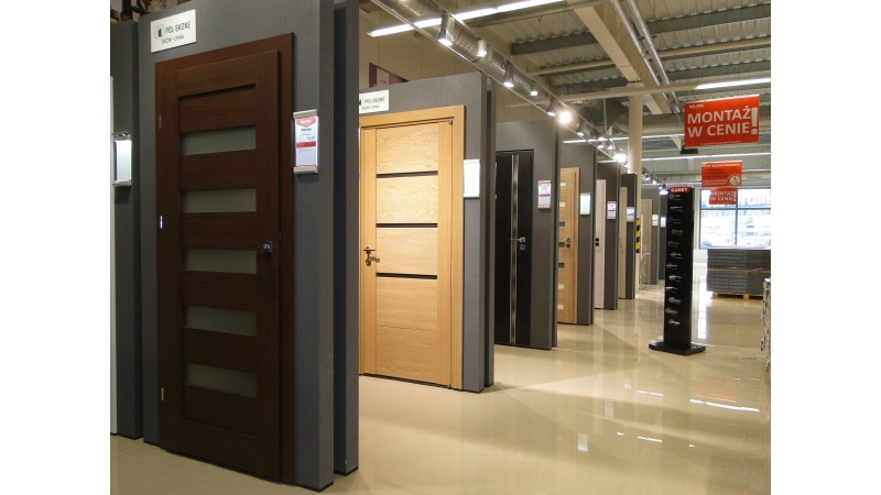 <span>ul. Schumana 11; ponad 350m2 i 80 drzwi na ekspozycji<